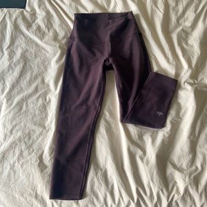 ALO Yoga airbrush crop leggings (size 4)